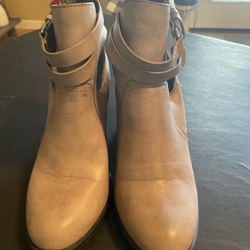 Women’s Size 9 “Soda” brand gray ankle boots , zipper back, man made material